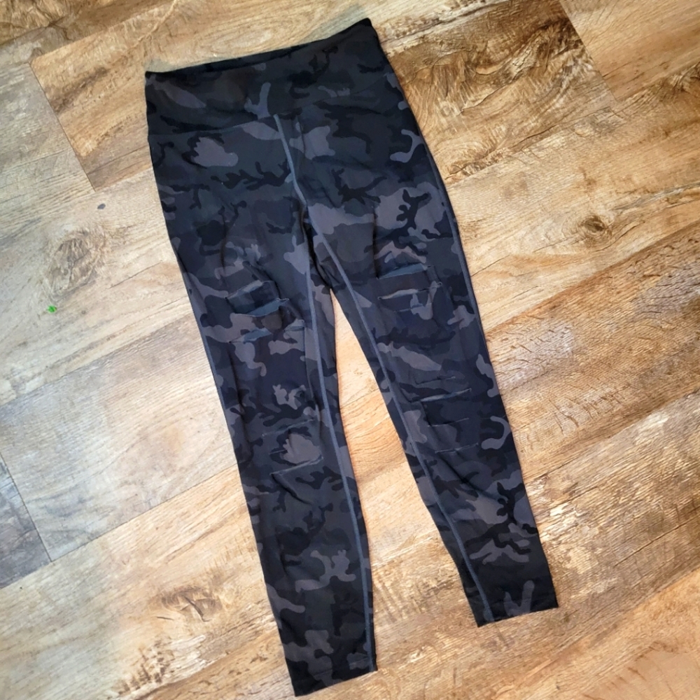 Zyia Camo Slash Leggings Size 6/8